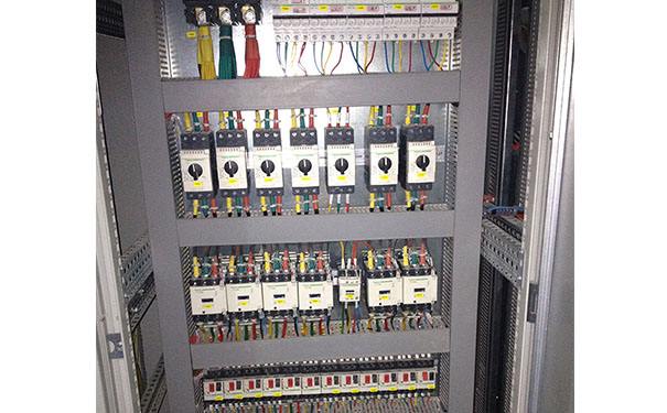 室内低压配电线路配线情况，照明配电箱、开关插座的安装